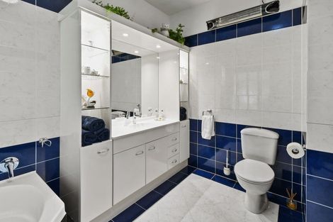 Photo of property in 6 Ribbonwood Crescent, Goodwood Heights, Auckland, 2105