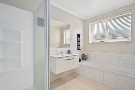Photo of property in 15 Seashell Drive, Papamoa Beach, Papamoa, 3118