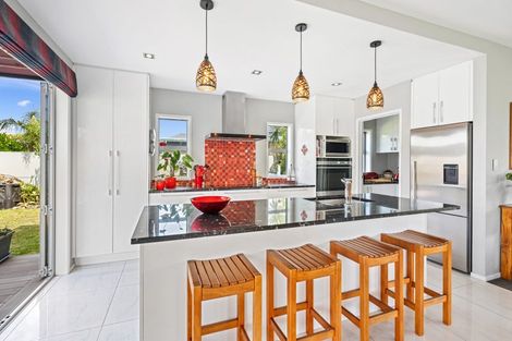 Photo of property in 5 Waitemata Drive, One Tree Point, 0118