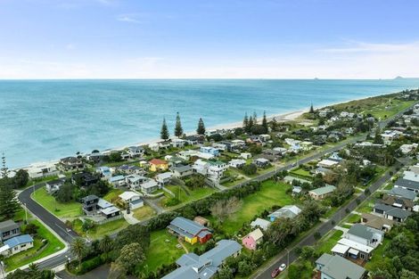 Photo of property in 15 Ian Place, Waihi Beach, 3611