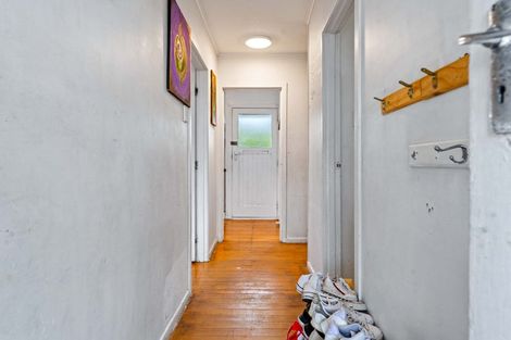 Photo of property in 48 Amberley Avenue, Te Atatu South, Auckland, 0610