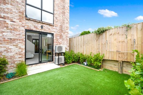 Photo of property in 10/57 Taikata Road, Te Atatu Peninsula, Auckland, 0610