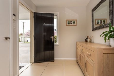 Photo of property in 28 Woodford Terrace, Ilam, Christchurch, 8053