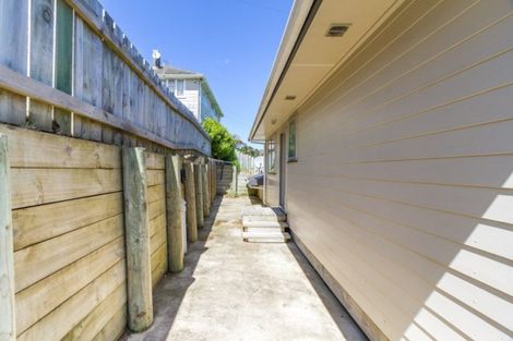 Photo of property in 9 Anthony Street, Tawa, Wellington, 5028