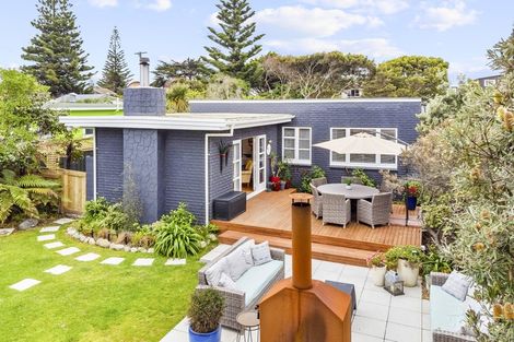 Photo of property in 14 Toi Street, Otaki Beach, Otaki, 5512