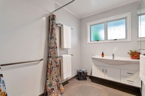 Photo of property in 3 Del Mar Place, Merrilands, New Plymouth, 4312