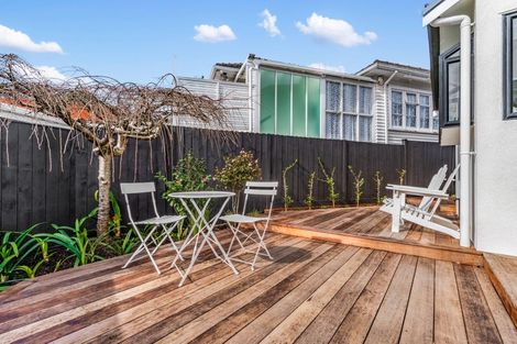 Photo of property in 27a Comins Crescent, Mission Bay, Auckland, 1071