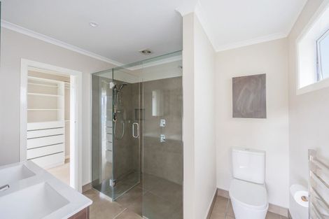 Photo of property in 2/17 Bevyn Street, Castor Bay, Auckland, 0620