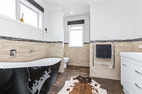 Photo of property in 24 Rakaia Way, Poraiti, Napier, 4112