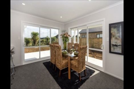 Photo of property in 589d Great South Road, Rosehill, Papakura, 2113