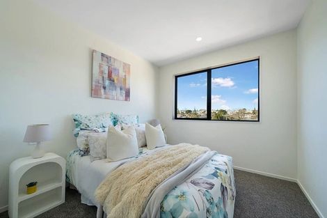 Photo of property in 3/11 Sarona Avenue, Glen Eden, Auckland, 0602