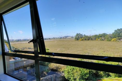 Photo of property in 14 Bedford Street, Te Atatu South, Auckland, 0610