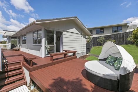 Photo of property in 52 Ravenwood Drive, Forrest Hill, Auckland, 0620