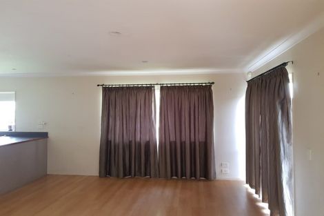 Photo of property in 11 Bridgefield Crescent, Flat Bush, Auckland, 2016