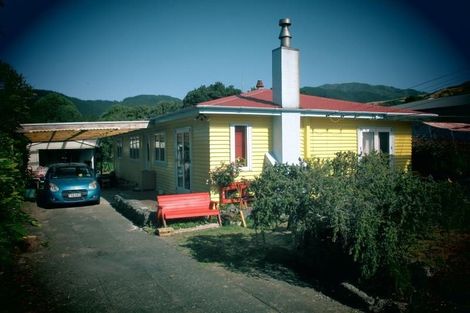 Photo of property in 3 Clarkes Crescent, Paekakariki, 5034