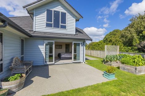 Photo of property in 13 Morepork Drive, Waikanae, 5036