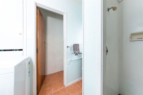 Photo of property in 15 Cleve Road, Green Bay, Auckland, 0604