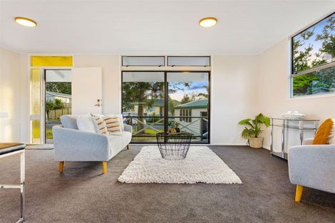 Photo of property in 7 Serwayne Place, Sunnyvale, Auckland, 0612