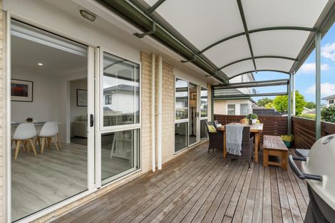 Photo of property in 1/270 Cascades Road, Botany Downs, Auckland, 2010