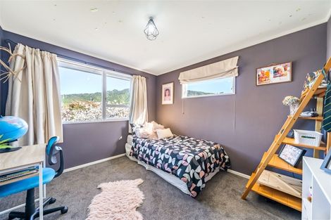 Photo of property in 1 Riverlea Way, Totara Park, Upper Hutt, 5018