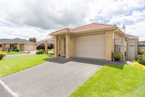 Photo of property in 12 Sovereign Isle Lane, Rototuna, Hamilton, 3210