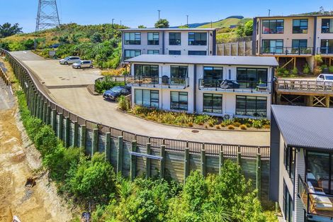 Photo of property in 2 Ara Paripari, Tawa, Wellington, 5028