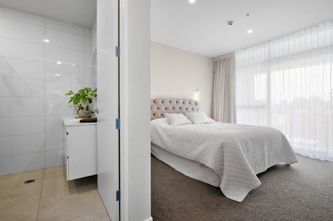 Photo of property in 203/86 Alpha Street, Cambridge, 3434