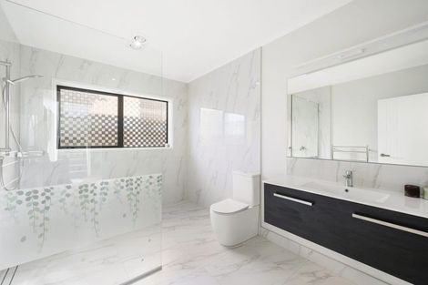 Photo of property in 8 Boeing Way, Newlands, Wellington, 6037