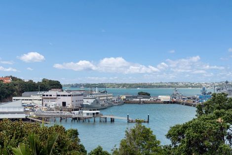 Photo of property in 3/25 Stanley Point Road, Stanley Point, Auckland, 0624