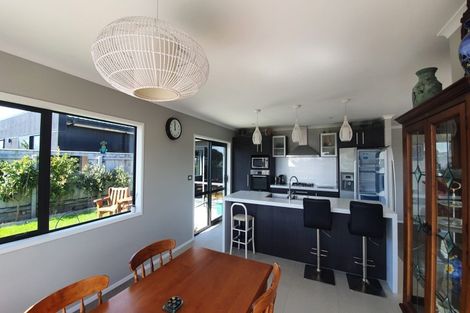 Photo of property in 58 Alberta Road, Glen Avon, New Plymouth, 4312