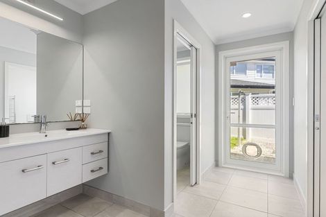 Photo of property in 13 Dida Park Drive, Kumeu, 0810