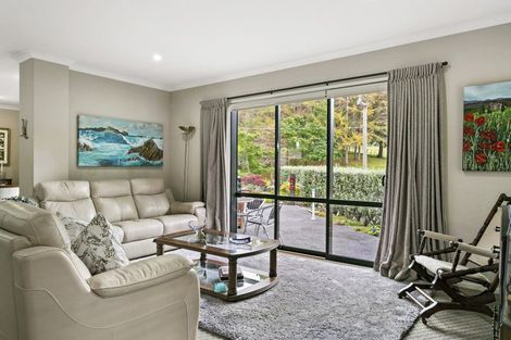 Photo of property in 19 Maple Grove, Acacia Bay, Taupo, 3385