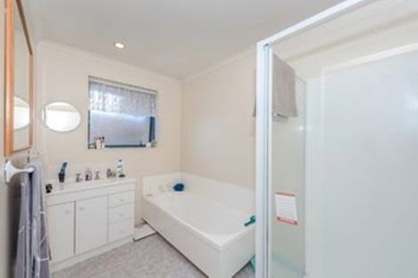 Photo of property in 1 Maahutaupeke Place, St Andrews, Hamilton, 3200