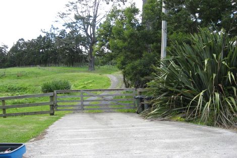 Photo of property in 18 Farrand Road, Kumeu, 0891