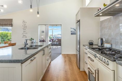 Photo of property in 13 Kepler Way, Aotea, Porirua, 5024