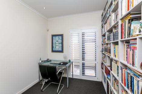 Photo of property in 2-6 Hamblyn Street, Strandon, New Plymouth, 4312