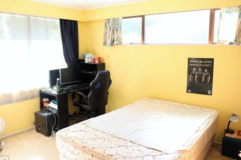 Photo of property in 80 Akaroa Drive, Maupuia, Wellington, 6022