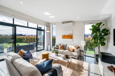 Photo of property in 5 Mcdonald Street, Wanaka, 9305