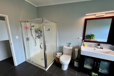 Photo of property in 32 Jonkers Road, Waitakere, Henderson, 0782