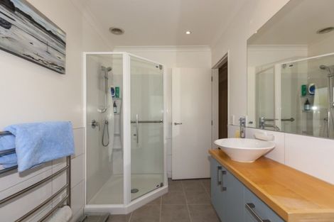 Photo of property in 21 Cascade Way, Paraparaumu, 5032