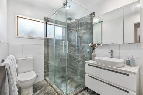 Photo of property in 2/83 Uxbridge Road, Cockle Bay, Auckland, 2014