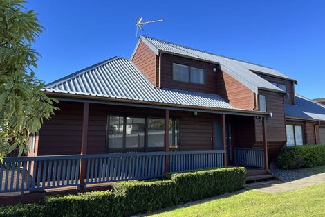 Photo of property in 12 Rifleman Rise, Unsworth Heights, Auckland, 0632