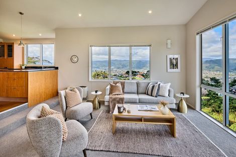 Photo of property in 21 Arahiwi Grove, Tirohanga, Lower Hutt, 5010