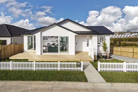 Photo of property in 10 Bine Crescent, Orewa, 0931