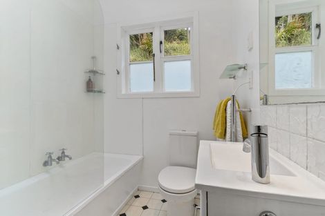 Photo of property in 105 Sunshine Avenue, Karori, Wellington, 6012