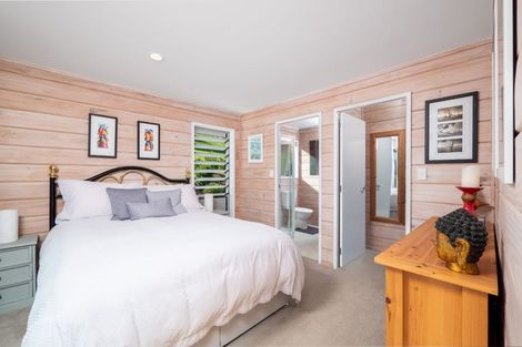 Photo of property in 16 Te Akau Drive, Russell, 0272