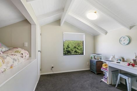 Photo of property in 99 Thurleigh Grove, Karori, Wellington, 6012