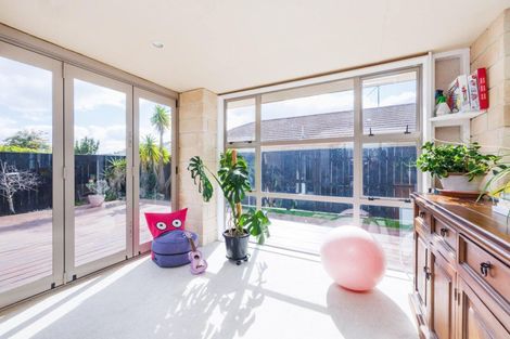 Photo of property in 33 Tennyson Avenue, Kelvin Grove, Palmerston North, 4414