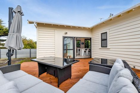 Photo of property in 16 Dixon Avenue, Hawera, 4610