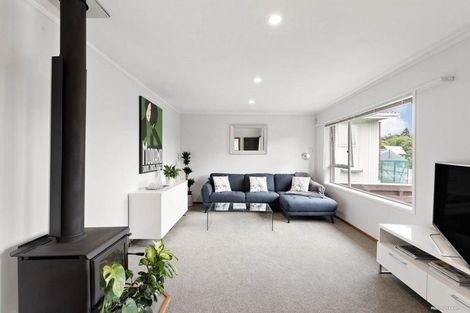 Photo of property in 2/28 Scarlock Avenue, Browns Bay, Auckland, 0630